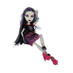 Monster High Ghoul Spirit Spectra Vondergeist (2013) #BDF10 Shoes Earrings